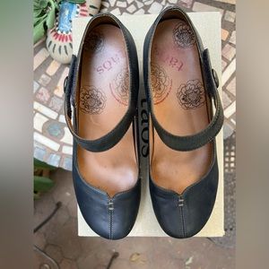 Navy blue Mary Jane’s by Taos footwear